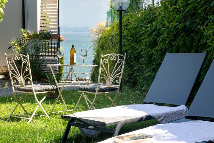 Appartamento intero, Appartamento "Garden Vill" con giardino, terrazza e Wi-Fi in San Benedetto (Peschiera del Garda), Peschiera del Garda
