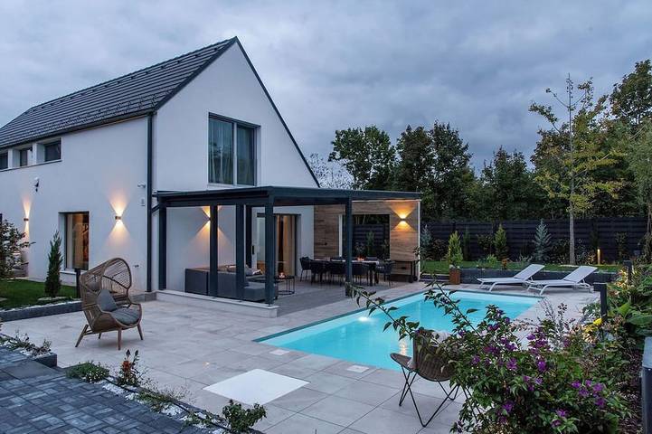 Ferienhaus für 12 Personen, mit Whirlpool und Balkon sowie Garten und Pool, mit Haustier in Plattensee nordufer