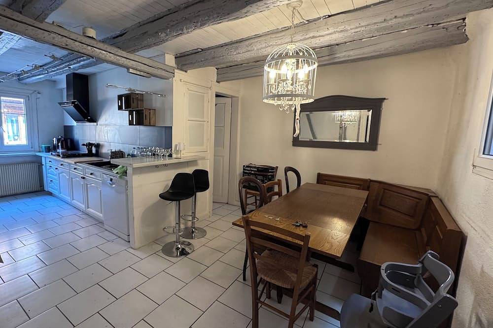Beams and Prestige - Alsatian Charm in the Heart of Sélestat, Accommodates Up to 8 People in Sélestat, Región de Sélestat-Erstein