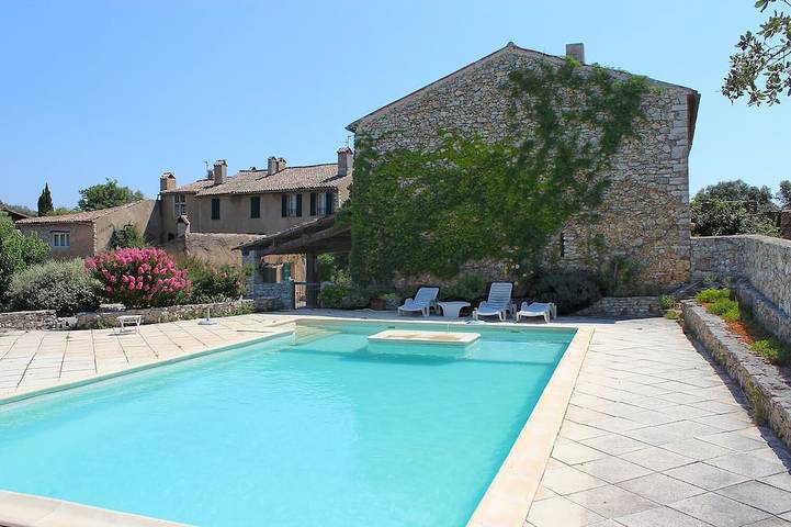 Gîte pour 4 personnes, avec Jacuzzi ainsi que Jardin et Piscine