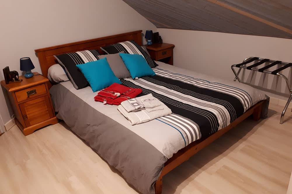 Maison au calme dans quartier résidentiel, d'un village creusois, avec piscine in Anzême, Région de Guéret