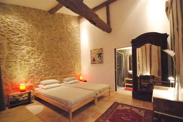 Chambre d’hôte pour 2 personnes, avec piscine et vue ainsi que jardin et bassin pour enfant, animaux acceptés