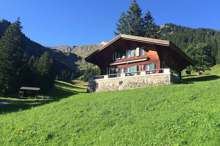 Vacation rental for 7 people, with terrace in Bernese Oberland
