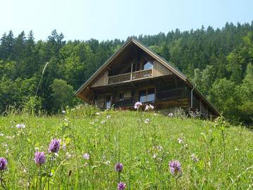 Gîte pour 10 personnes, avec sauna ainsi que terrasse et jardin à Queige