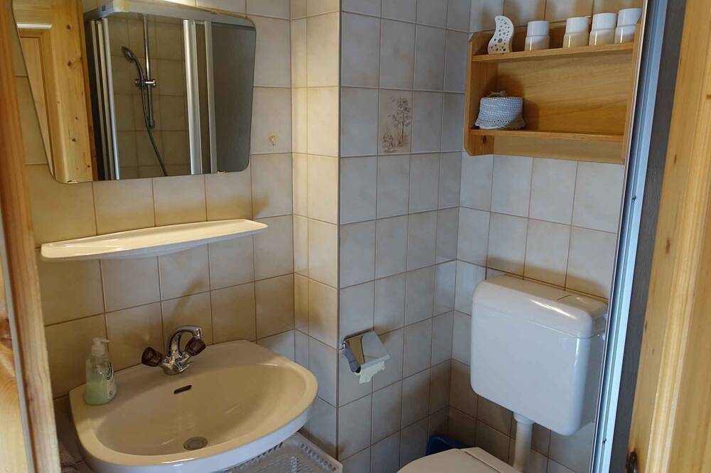 Ganze Wohnung, Ferienwohnung mit Balkon in idyllischer Lage in Strobl, Bezirk Salzburg-Umgebung