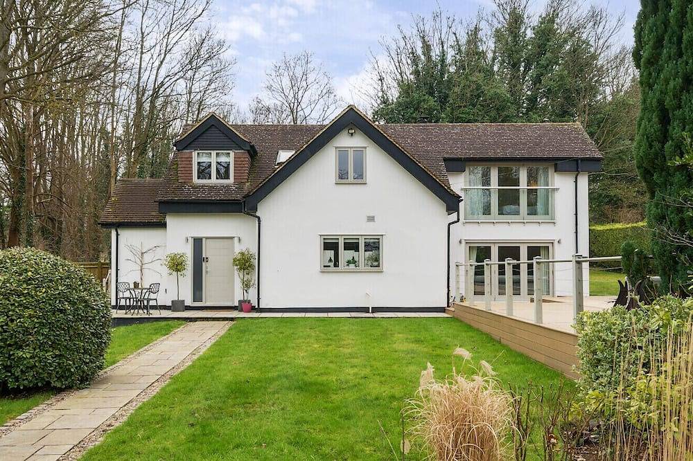 Luxury Countryside Retreat with Pool | Surrey Hills Escape - Pass the Keys in Effingham, Guildford