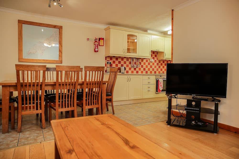 Padarn -  a bungalow that sleeps 8 guests  in 4 bedrooms in Pwllheli, Gwynedd
