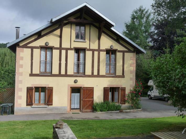 Gîte pour 6 personnes, avec Jacuzzi et Terrasse ainsi que Jardin et Piscine à Ban-de-Laveline