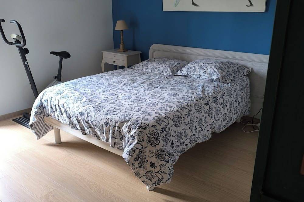 Entire apartment, Apartment Rdj 120m2, garden, swimming pool 3X6, terrace dining area. Parking in Sallanches, Pays du Mont-Blanc