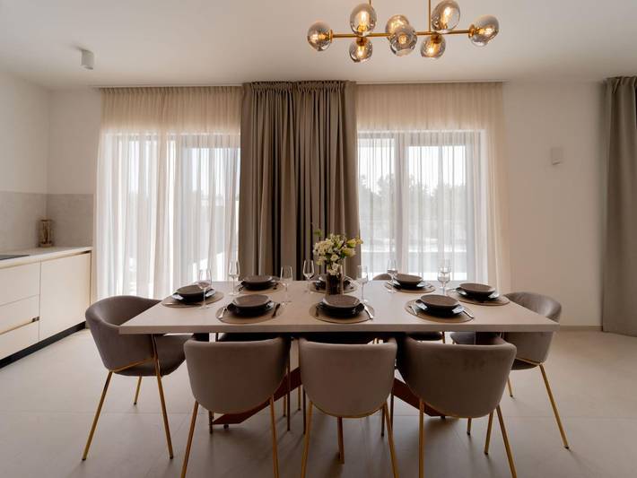Villa pour 10 personnes, avec terrasse ainsi que piscine et jardin à Turanj - 3