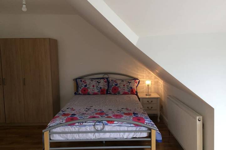 La Casa Bianca 7 Casa A Letto Matrimoniale Completamente Attrezzata in Londra, Sud Est Inghilterra