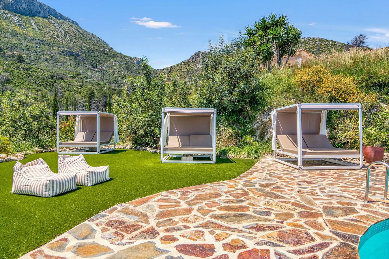 Room 'Ocre' with Mountain View, Wi-Fi and Air Conditioning in Adsubia, Alicante Inland