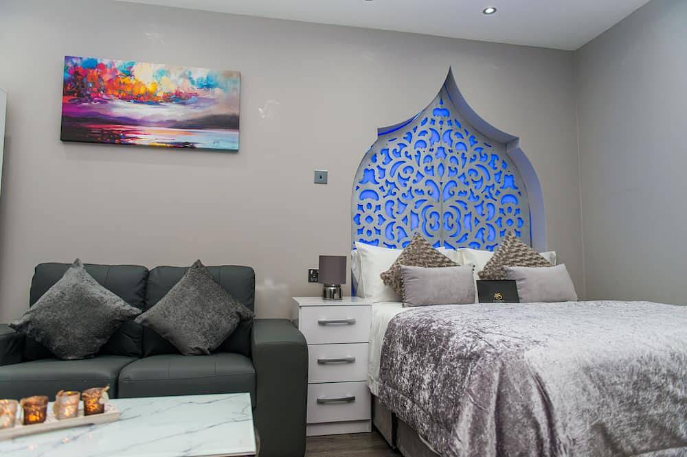 Entire apartment, Aphrodite Suites Imperial Suite Hot Tub Apartment in Huddersfield, West Yorkshire
