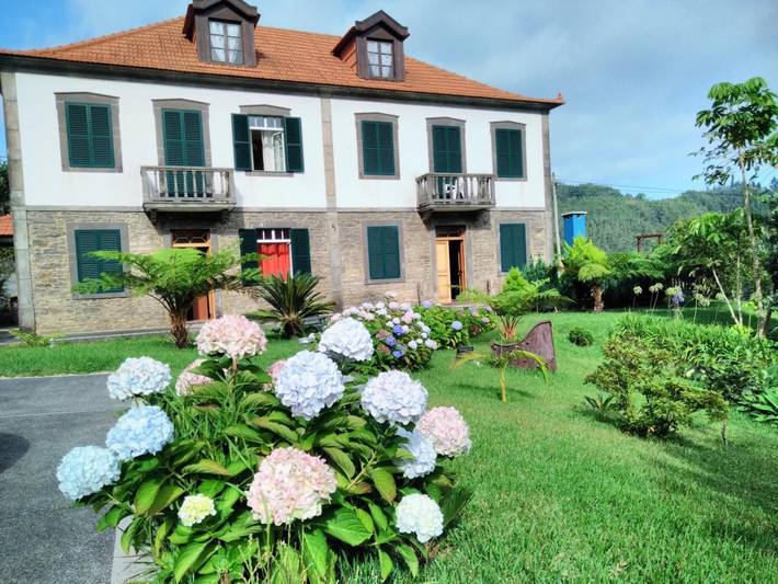 Villa 'Quinta Do Serrado' with Sea View, Private Garden and Wi-Fi in Ribeira da Janela, Madeira