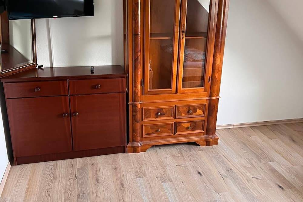 Ganze Wohnung, Nr 4 Dg 2 Zimmer für Firmen und Familien in Vellmar, Hessisches Bergland