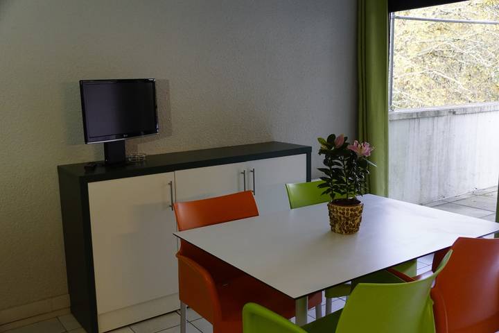 Gîte pour 4 personnes, avec Balcon/Terrasse ainsi que Balcon et Piscine dans Bois de Païolive