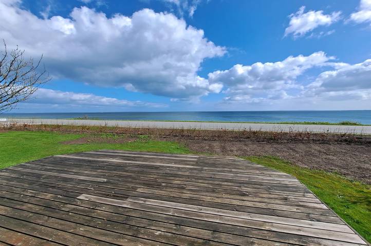 Ferieudlejning for 8 personer, med terrasse og have i Ajstrup Strand