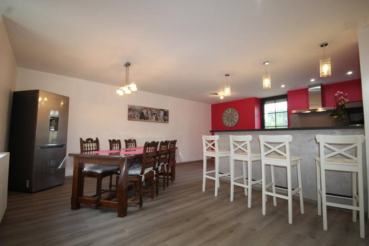 Gîte pour 8 personnes, avec sauna et jacuzzi ainsi que jardin et terrasse à Saint-Léger-sous-Beuvray - 3