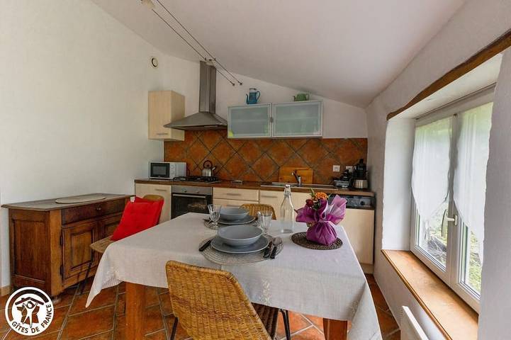 Location de vacances pour 2 personnes, avec jardin et balcon dans Chappes (Puy-de-Dôme)