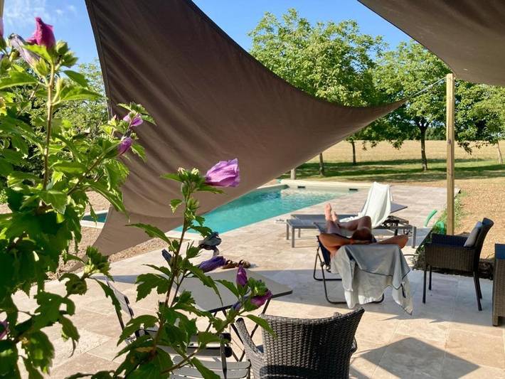 Location de vacances pour 4 personnes, avec vue et jardin ainsi que piscine et terrasse, animaux acceptés à Laugnac - 2