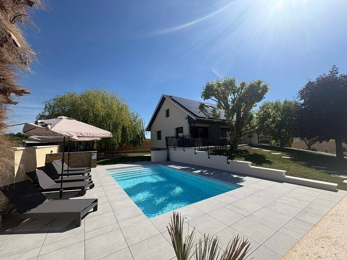 Gîte pour 12 personnes, avec Terrasse ainsi que Jardin et Sauna à Perrigny-lès-Dijon