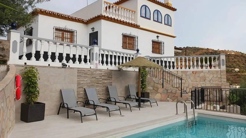 Apartamento para 7 personas, con piscina y jardín en Canillas de Aceituno