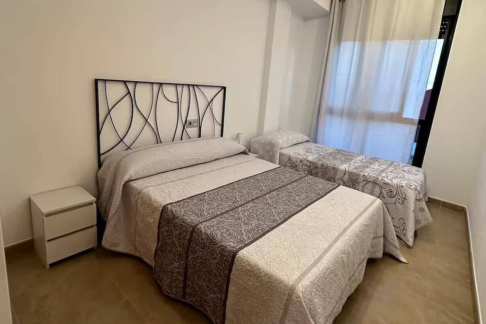 Apartamento entero, Brisa Azahar - Acogedor Apt para 6 con Ac y Wifi a 7min de la playa in Torreblanca, Costa del Azahar