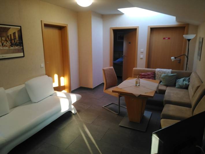 Ganze Ferienwohnung, Sonnenhof, Ferienwohnung Zwischenbau in Weilmünster, Landkreis Limburg-Weilburg