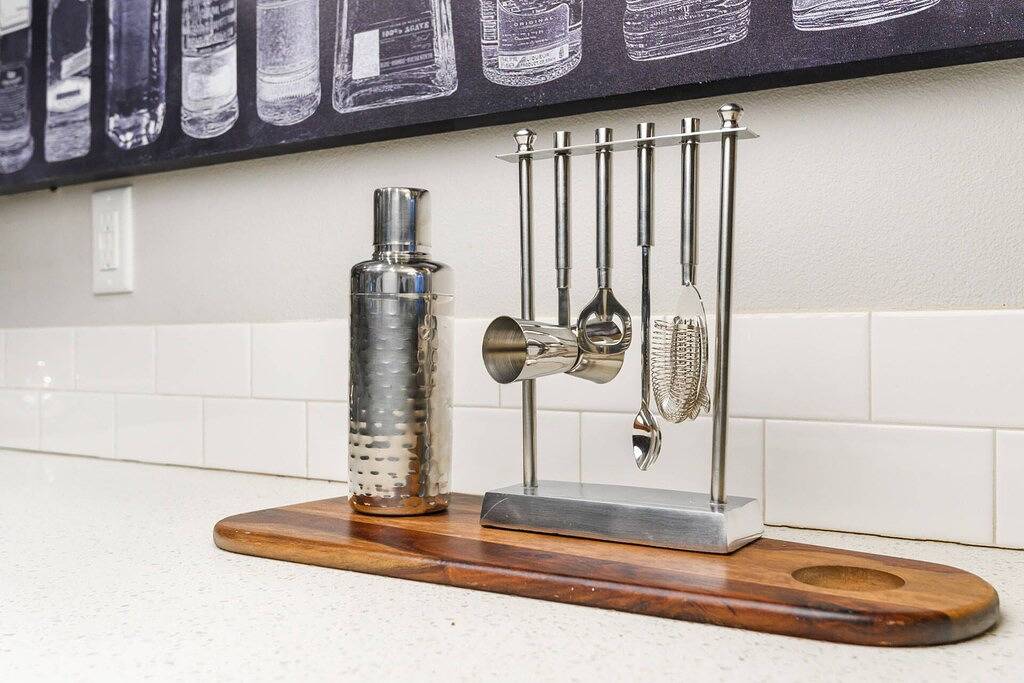 Wondrous Woodstock Townhouse, Huge Open Floor Plan, Custom Décor and Artwork, Four Miles to Portland in Portland, Multnomah County