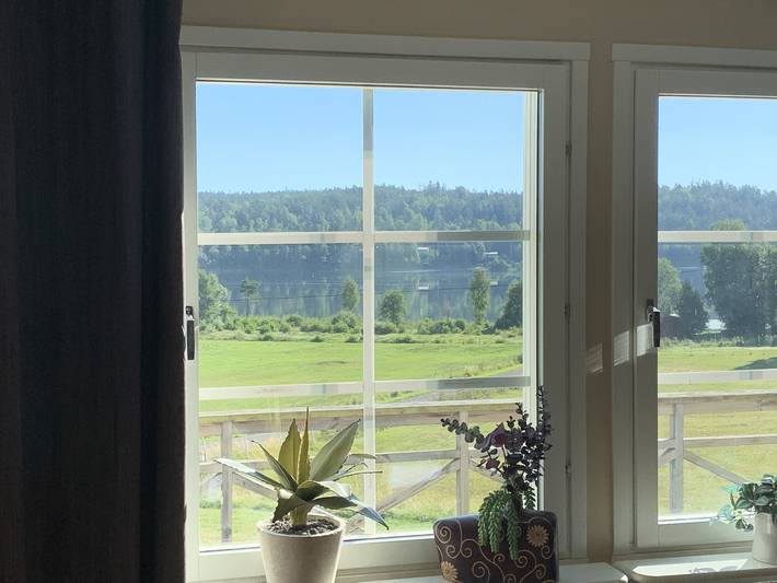 Schönes Ferienhaus mit Seeblick auf einem Pferdehof vor den Toren von Stockholm in Mar Baltico svedese