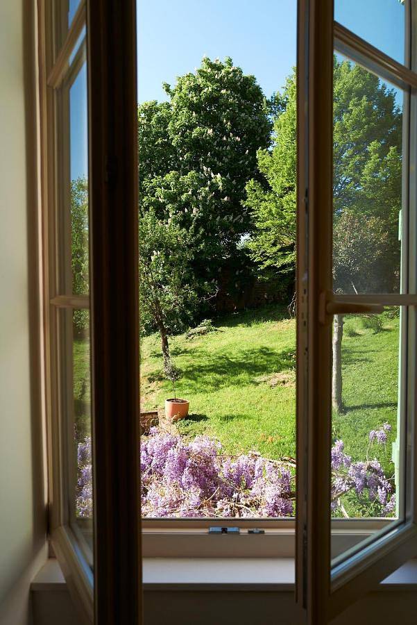 Queen Room with Garden View in Cluny, Région de Mâcon