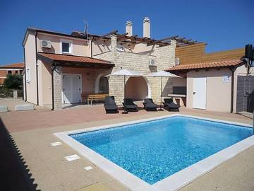 Ferienhaus für 8 Personen, mit Garten und Balkon in Umag und Umgebung