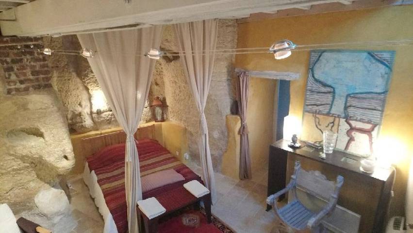 Chambre d’hôte pour 3 personnes, avec terrasse et vue à Thoré-la-Rochette