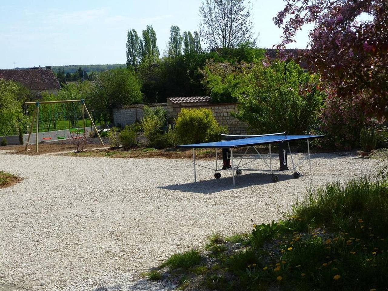 Familienhaus, 3 Zimmer, geschlossener Garten, nahe Chablis, Wifi, Haustiere erlaubt in Vézinnes, Region Avallon