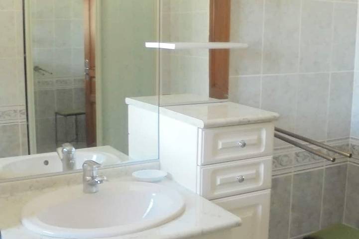 Location de vacances pour 8 personnes, avec terrasse et jardin à Saint-Victor-la-Coste - 4