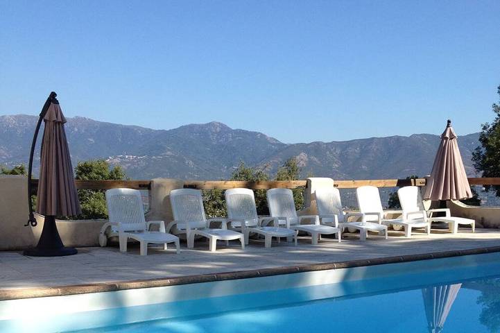 Location de vacances pour 15 personnes, avec Terrasse ainsi que Jardin et Piscine à Valle-di-Mezzana