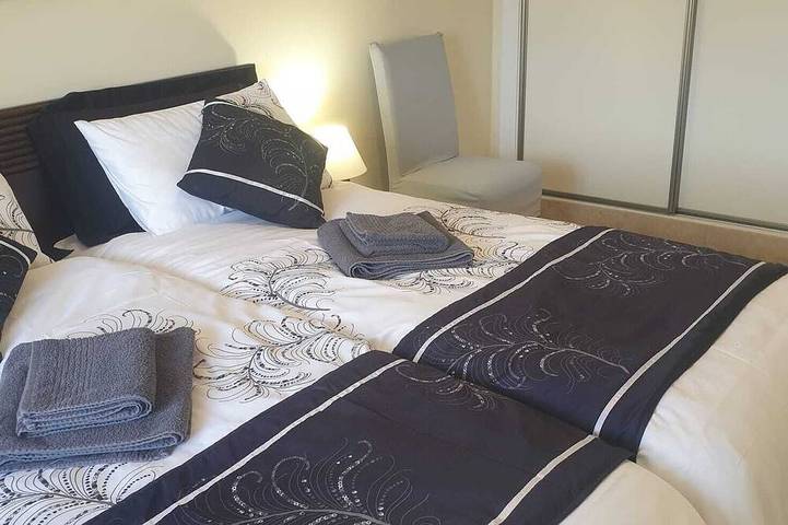 Ganze Wohnung, Luxusapartment mit fantastischer Aussicht und 5 Minuten von Bars / Strand / Yachthafen entfernt. W-lan in Almerimar, El Ejido
