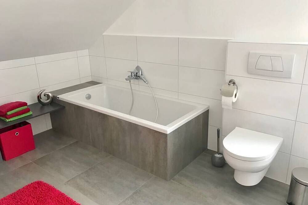 Ganze Wohnung, Neu renovierte & Neu möblierte Dachgeschosswohung in Mutlangen, Schwäbischer Wald