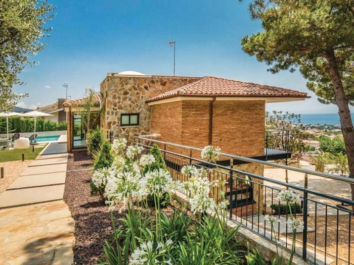 Location de vacances pour 8 personnes, avec jardin et piscine à Alella - 3