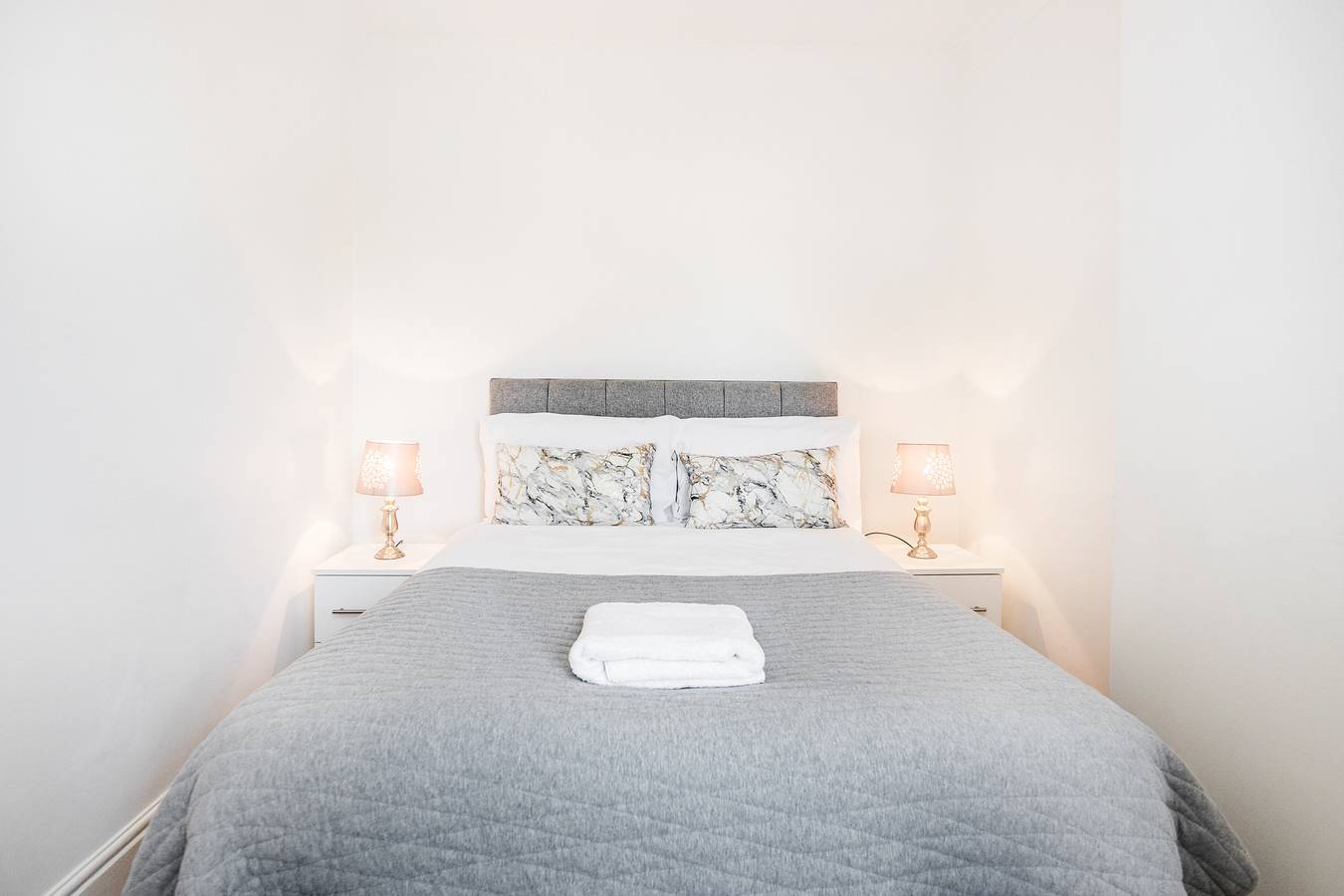 4 Bed House - Sleeps 8 - Garden - Parking - Wifi in Chelmsford, Essex