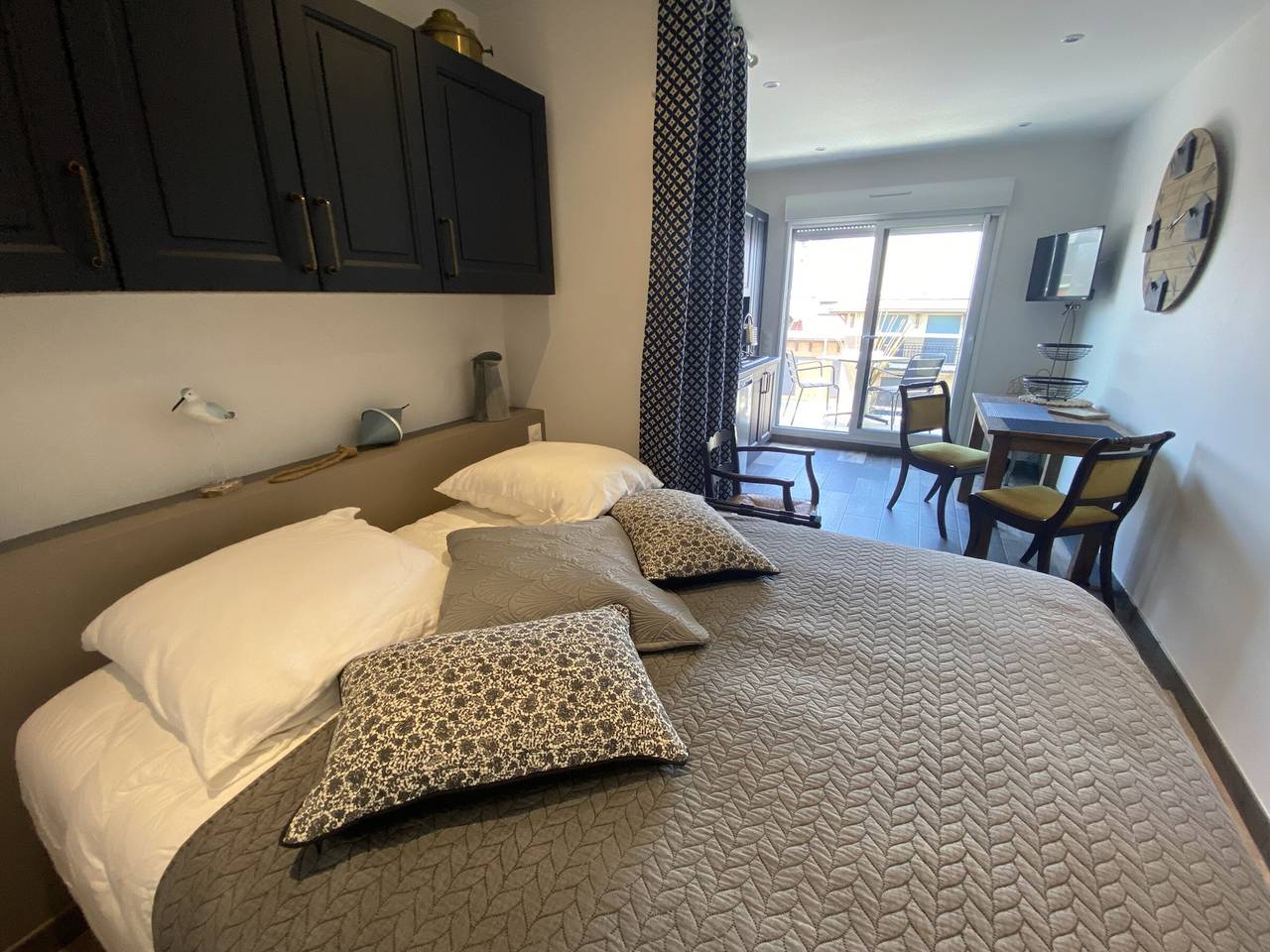 Entire apartment, Renovated studio with Ac and wifi at Aiguillon port for 2 in Arcachon, Arcachon region