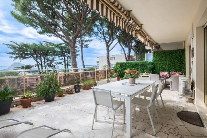 Entire apartment, 2-Room Apartment with Sea View, Pool and Tennis in Villeneuve-Loubet, Mediterranean Coast (France)