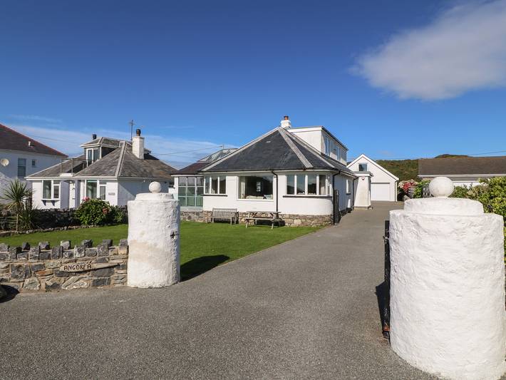 Cottage for 8 people, with Garden in Trearddur Bay