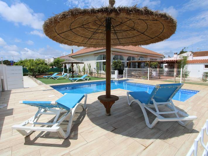 Chalet para 10 personas, con jardín y terraza, Se admiten mascotas en Delta del Ebro
