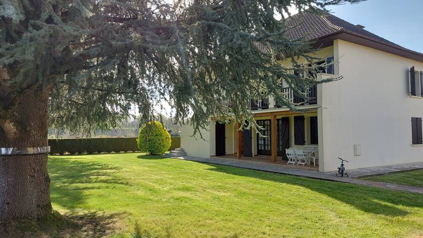 Gîte pour 6 personnes, avec terrasse et jardin, animaux acceptés à Dognen