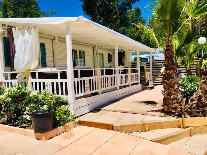 Camping für 5 Personen, mit Whirlpool und Terrasse sowie Garten und Pool in Ramatuelle