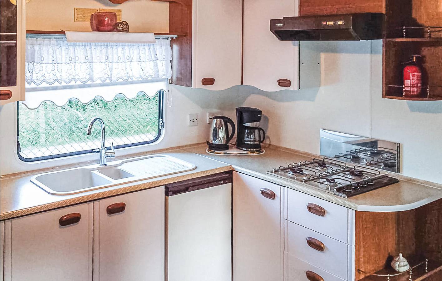 Wohnwagen für 4 Personen mit Terrasse in Slowinzischer Nationalpark