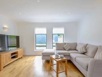 Cottage for 10 People in Freshwater, Isle of Wight, Photo 2