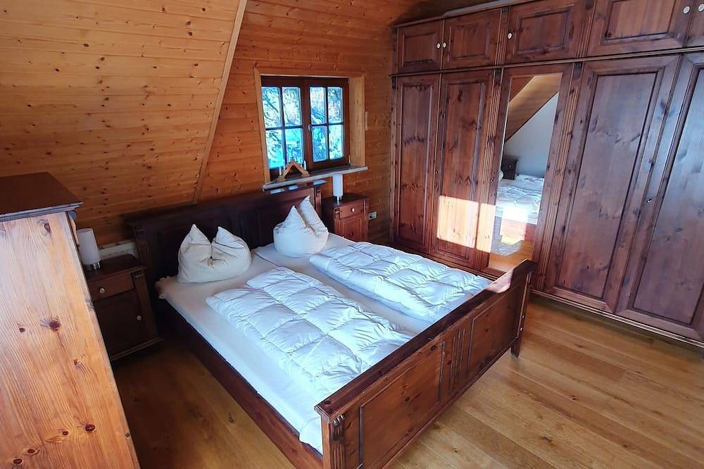 Ganze Wohnung, Bergtraum holiday home - At 955 m above sea level, the clouds are very close and the slopes are in front of the door in Oberwiesenthal, Erzgebirge
