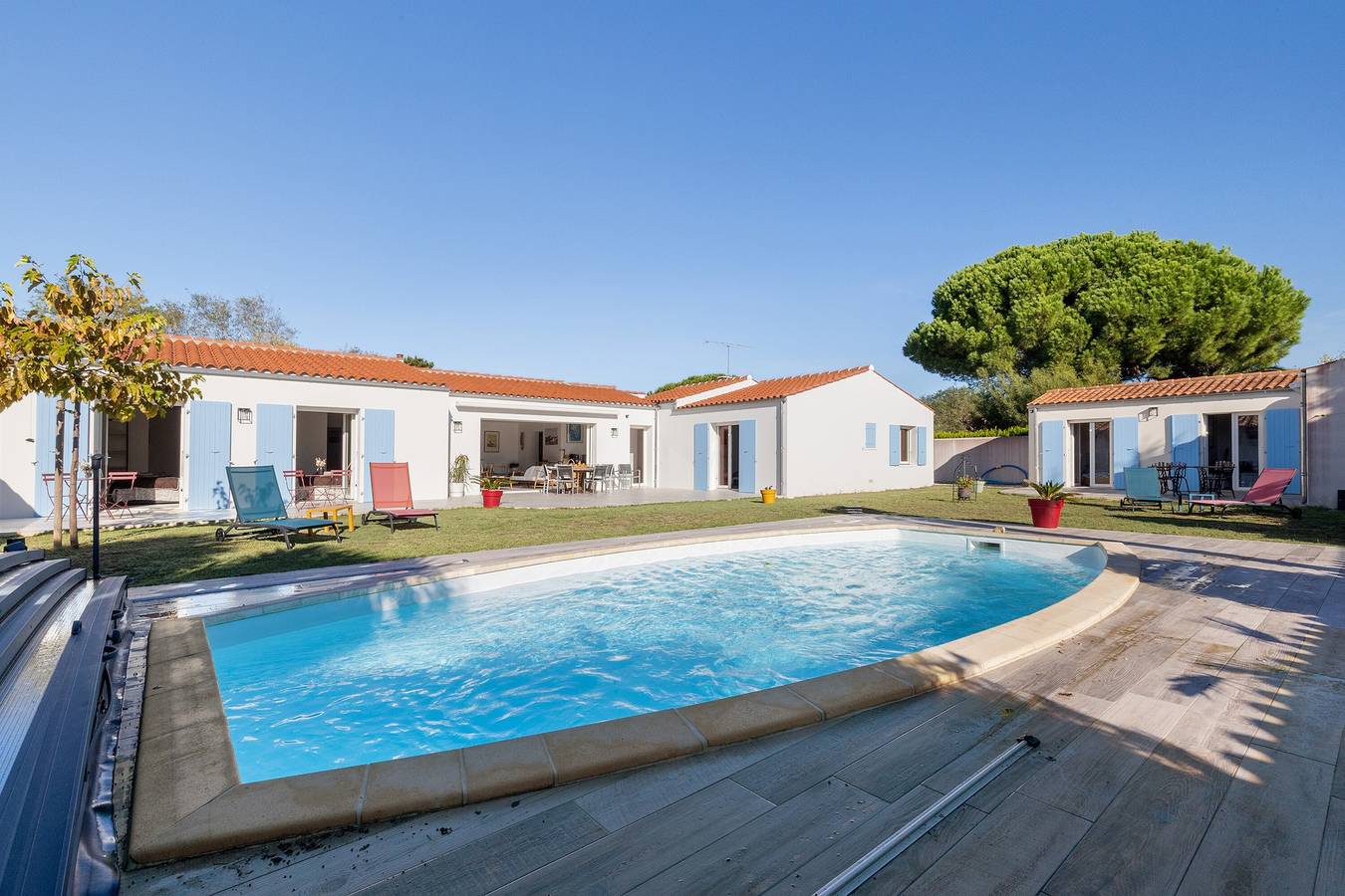 Chambre d'hôtes « Suite Les Plages » avec piscine, jardin partagés et Wi-Fi in La Brée-les-Bains, Côte de Beauté